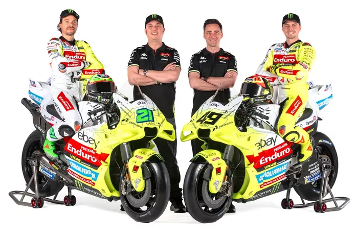 VR46、モルビデリ加入の2025年新カラーリング発表。ロッシの「46」が