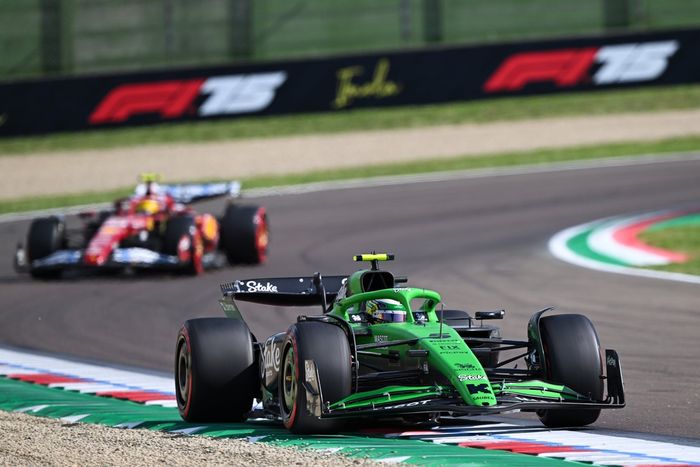 Lewis Hamilton, Ferrari, Gabriel Bortoleto, Sauber