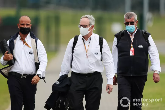 Comisarios de la FIA y Vitantonio Liuzzi