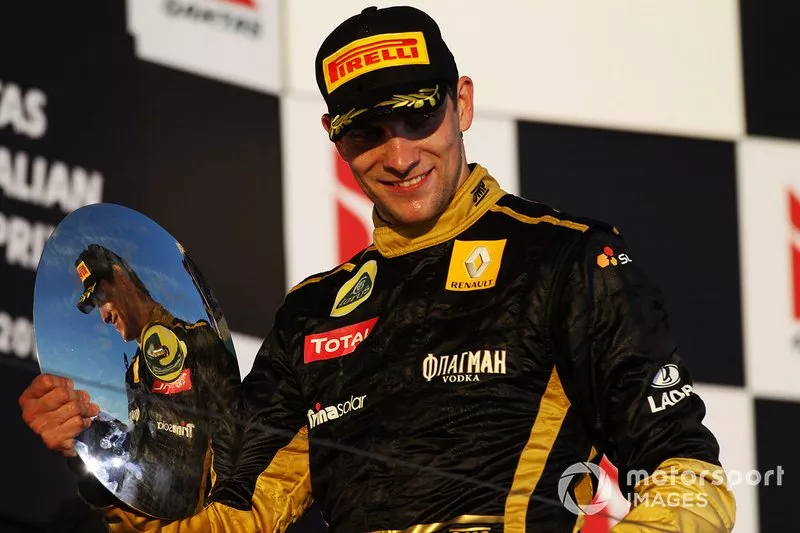 Podium : le troisième Vitaly Petrov, Lotus Renault GP