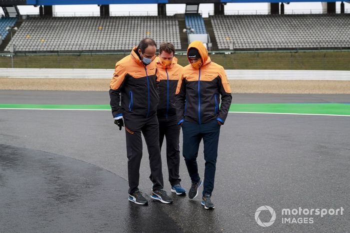 Carlos Sainz Jr., McLaren, recorre la pista