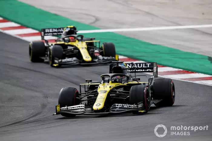 Daniel Ricciardo, Renault F1 Team R.S.20, Esteban Ocon, Renault F1 Team R.S.20