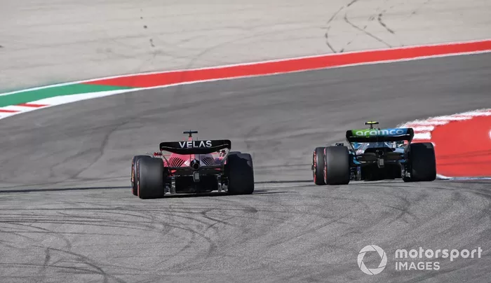 Charles Leclerc, Ferrari F1-75, Sebastian Vettel, Aston Martin AMR22