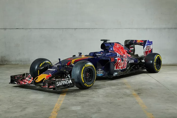 Coche de carreras STR11, 2016