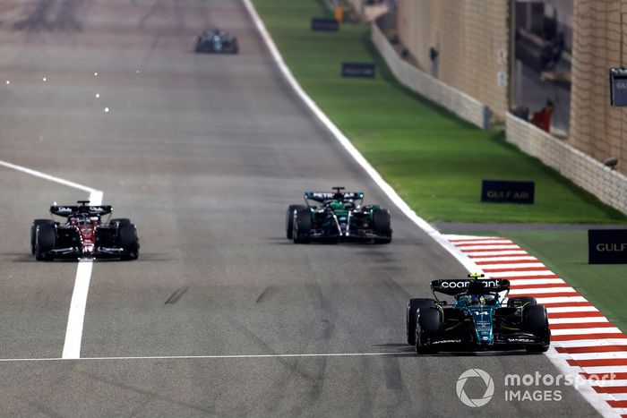 Fernando Alonso, Aston Martin AMR23, Valtteri Bottas, Alfa Romeo C43, George Russell, Mercedes F1 W14