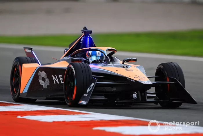 Jake Hughes, McLaren