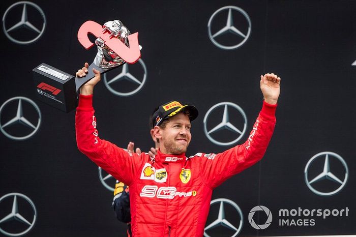 Podio: segundo lugar Sebastian Vettel, Ferrari celebra