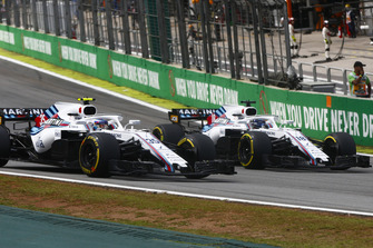 Sergey Sirotkin, Williams FW41, en lutte avec Lance Stroll, Williams FW41