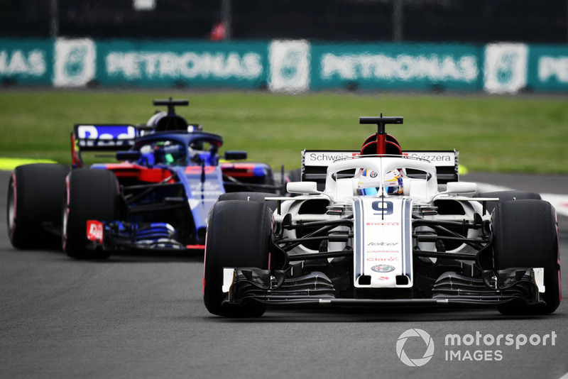 Marcus Ericsson, Sauber C37 and Brendon Hartley, Scuderia Toro Rosso STR13