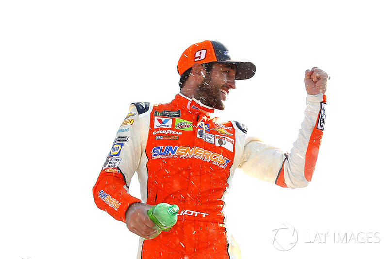 Chase Elliott, Hendrick Motorsports, Chevrolet Camaro SunEnergy1 celebrates in victory lane