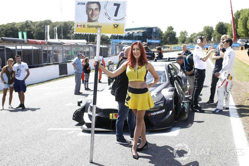 La grid girl di Bruno Spengler, BMW Team RBM