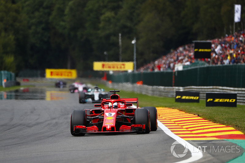 Sebastian Vettel, Ferrari SF71H ve Lewis Hamilton, Mercedes AMG F1 W09