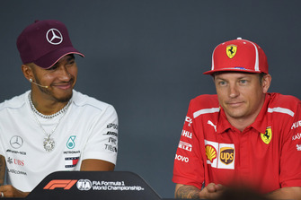 Lewis Hamilton, Mercedes AMG F1 ve Kimi Raikkonen, Ferrari, basın toplantısında