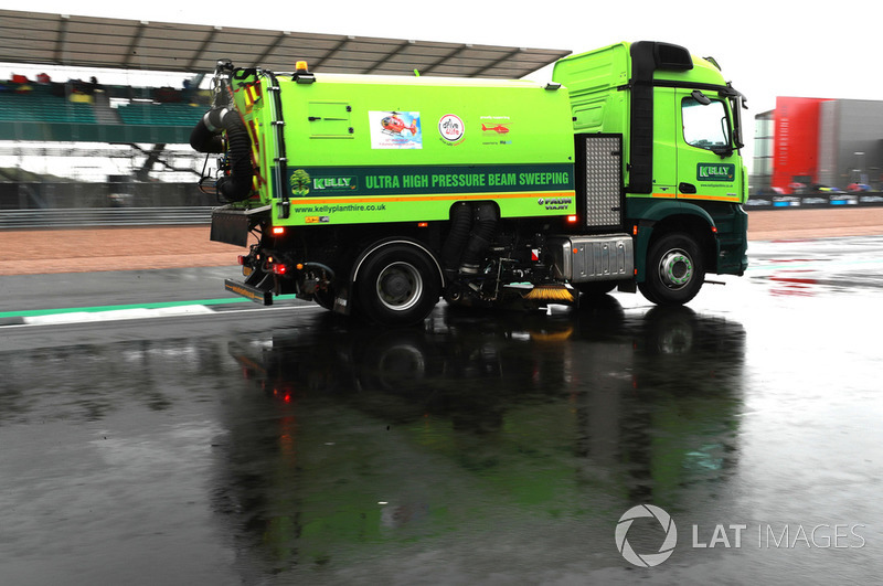 Secado de la pista en Silverstone