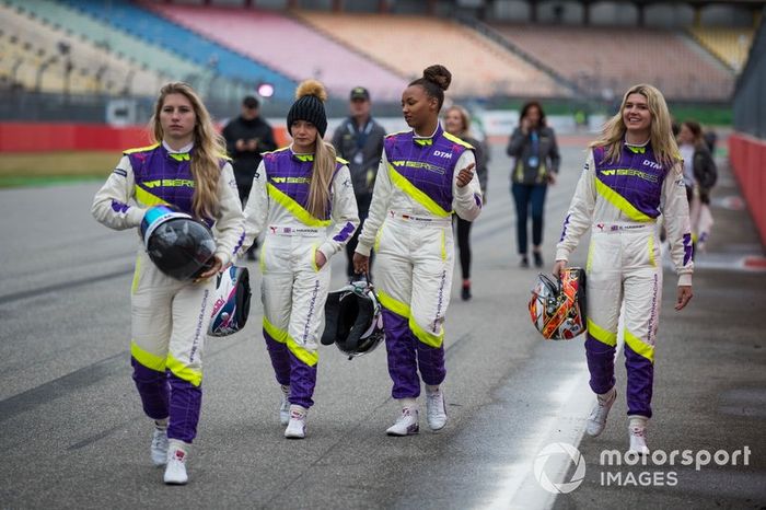 Jessica Hawkins, Naomi Schiff, Esmee Hawkey