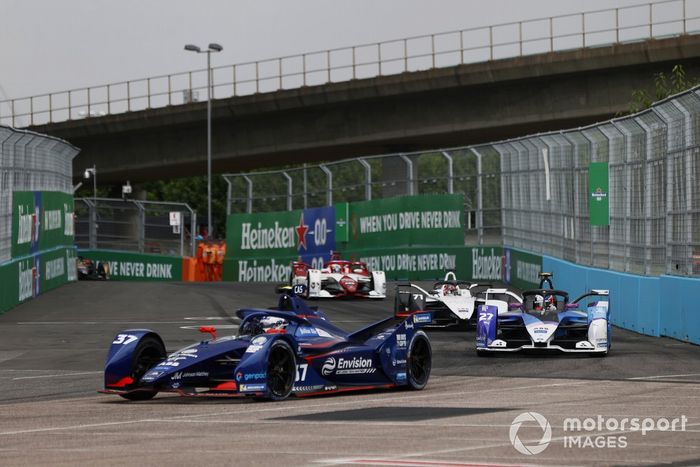 Nick Cassidy, Envision Virgin Racing, Audi e-tron FE07, Jake Dennis, BMW i Andretti Motorsport, BMW iFE.21