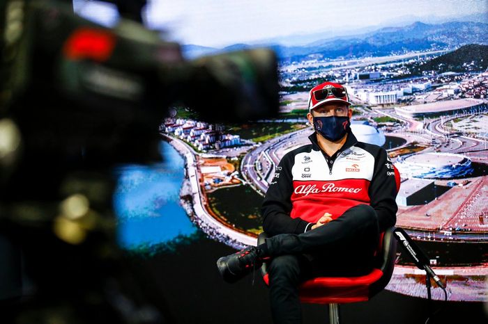 Kimi Raikkonen, Alfa Romeo Racing en la rueda de prensa