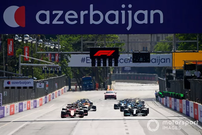Arrancada Charles Leclerc, Ferrari SF21, Lewis Hamilton, Mercedes W12, Max Verstappen, Red Bull Racing RB16B
