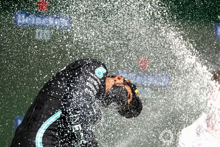 Podio: ganador de la carrera Lewis Hamilton, Mercedes