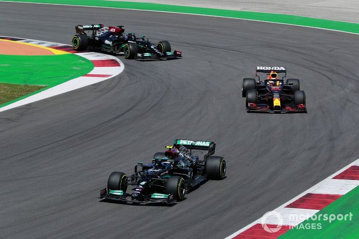 Valtteri Bottas, Mercedes W12, Max Verstappen, Red Bull Racing RB16B, Lewis Hamilton, Mercedes W12