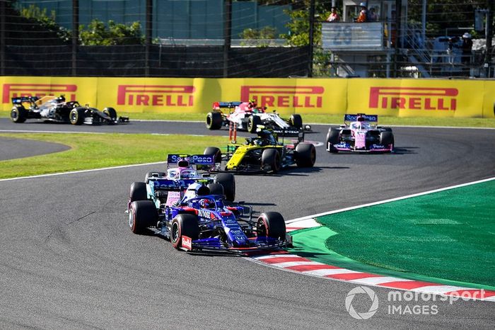 Pierre Gasly, Toro Rosso STR14, lidera Lance Stroll, Racing Point RP19, Nico Hulkenberg, Renault F1 Team R.S. 19, Sergio Pérez, Racing Point RP19, Antonio Giovinazzi, Alfa Romeo Racing C38, y Kevin Magnussen, Haas F1 Team VF-19