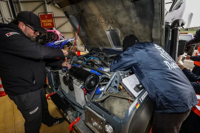 Verificaciones en Paul Ricard antes del embarque del Dakar 2020
