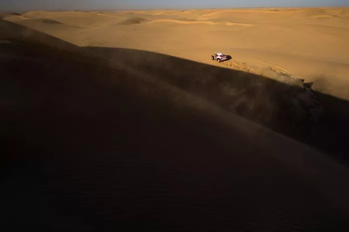 #302 JCW X-Raid Team: Stephane Peterhansel, Paulo Fiuza