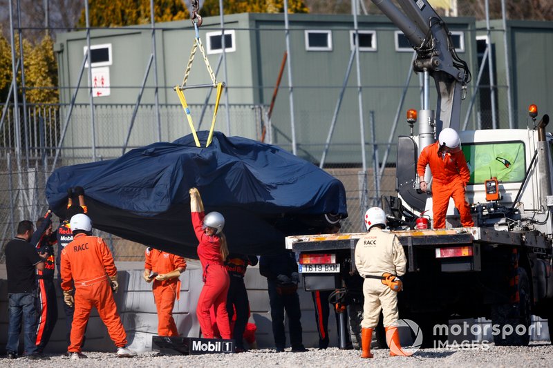 The crashed car of Pierre Gasly, Red Bull Racing RB15 is recovered