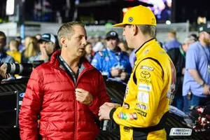 Kyle Busch, Joe Gibbs Racing, Toyota Camry M&M's Chocolate Bar, Greg Biffle 