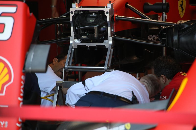 Ferrari SF90, dettaglio della sospensione anteriore