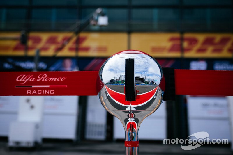 Alfa Romeo Racing pitlane
