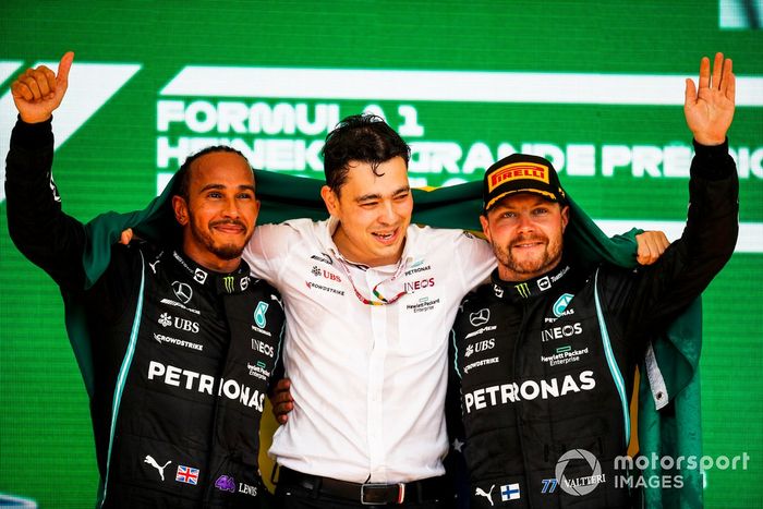 Podio: Ganador Lewis Hamilton, Mercedes, tercer lugar Valtteri Bottas, Mercedes