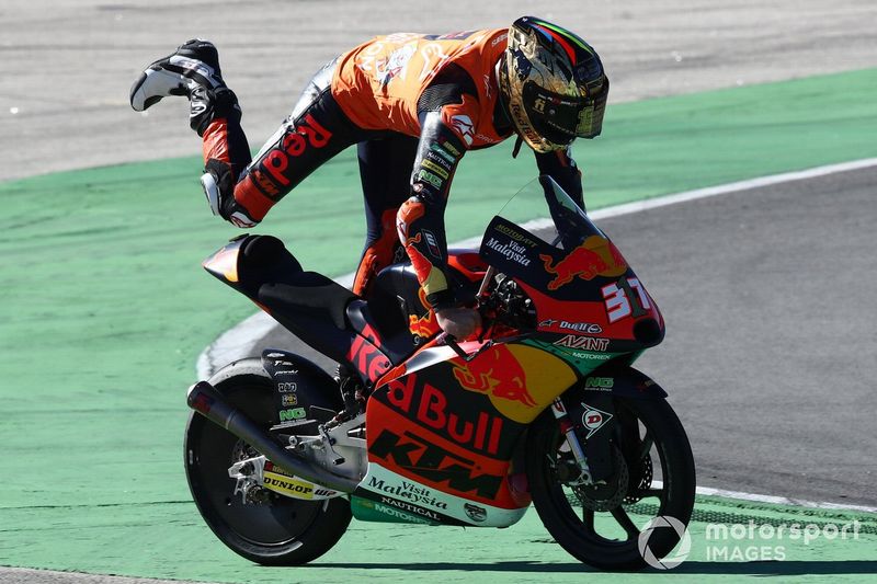 El ganador de la carrera y campeón del mundo Pedro Acosta, Red Bull KTM Ajo