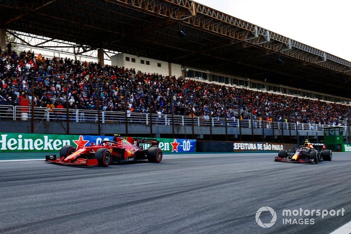Carlos Sainz Jr, Ferrari SF21, Sergio Pérez, Red Bull Racing RB16B