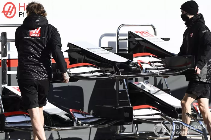 El alerón delantero del Haas VF-20  