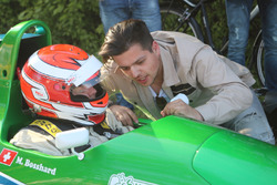 Markus Bosshard in Cockpit Reynard 93D-Cosworth un Robin Faustini