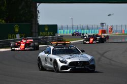 Coche de seguridad lleva el grupo