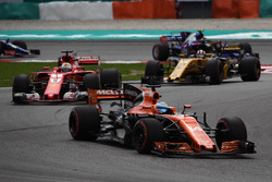 Fernando Alonso, McLaren MCL32 leads Sebastian Vettel, Ferrari SF70H