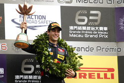 Podium: third place Sérgio Sette Camara, Carlin Dallara Volkswagen