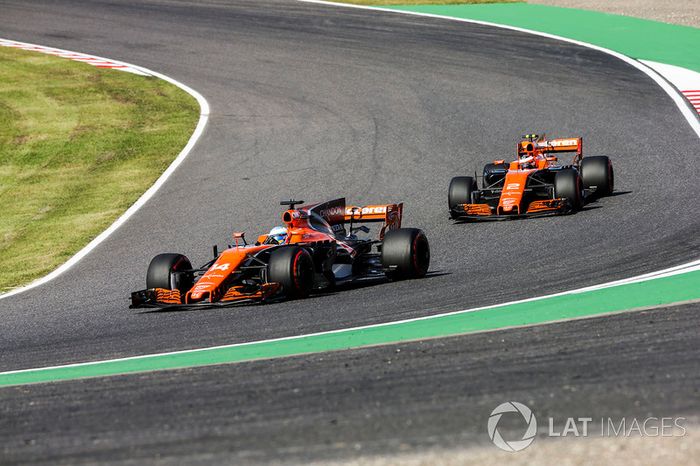  Fernando Alonso, McLaren MCL32, Stoffel Vandoorne, McLaren MCL32
