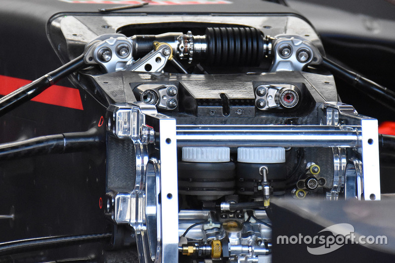 Red Bull Racing RB13, detalle delantero