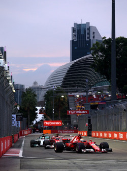 Sebastian Vettel, Ferrari SF70H, Kimi Raikkonen, Ferrari SF70H, et Lewis Hamilton, Mercedes AMG F1 F1 W08