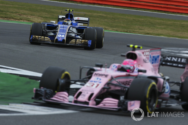 Esteban Ocon, Sahara Force India F1 VJM10, Pascal Wehrlein, Sauber C36