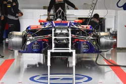 Scuderia Toro Rosso STR12 frente
