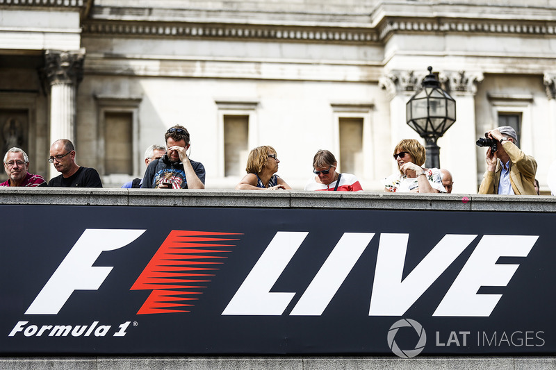 F1 Live logo