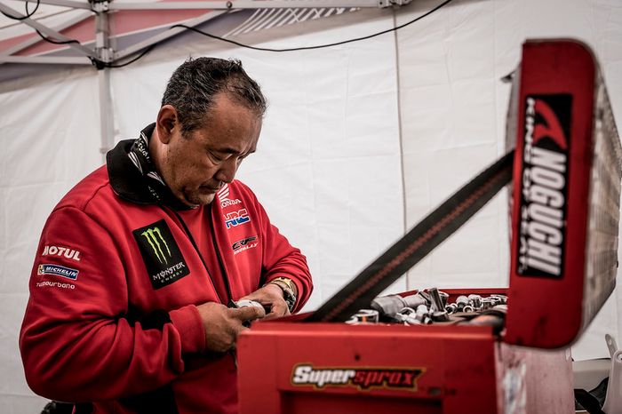 Mecánico del Monster Energy Honda Team Honda