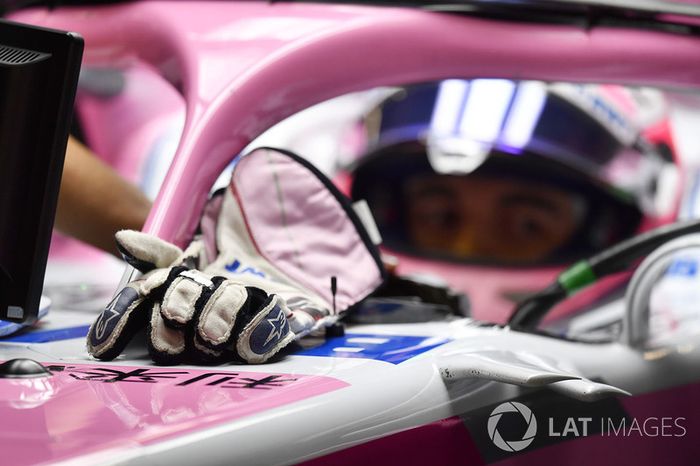 Sergio Pérez, Force India VJM11 guantes Alpinestars