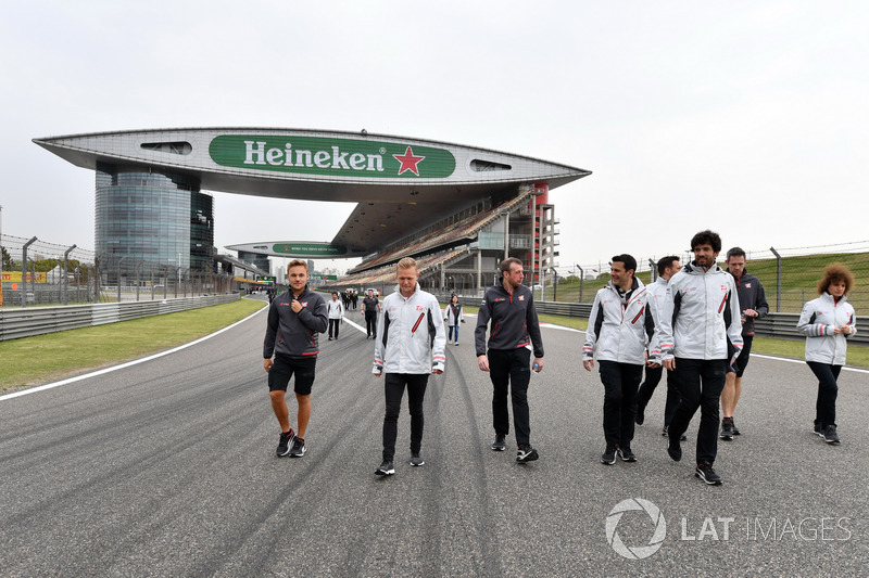 Kevin Magnussen, Haas F1 Team walks the track