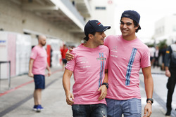 Felipe Massa, Williams, Lance Stroll, Williams, in pink shirts