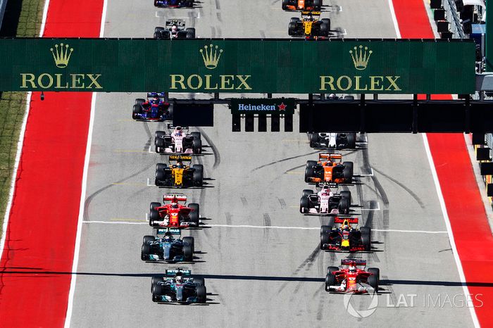 Lewis Hamilton, Mercedes AMG F1 W08, Sebastian Vettel, Ferrari SF70H, líder al inicio